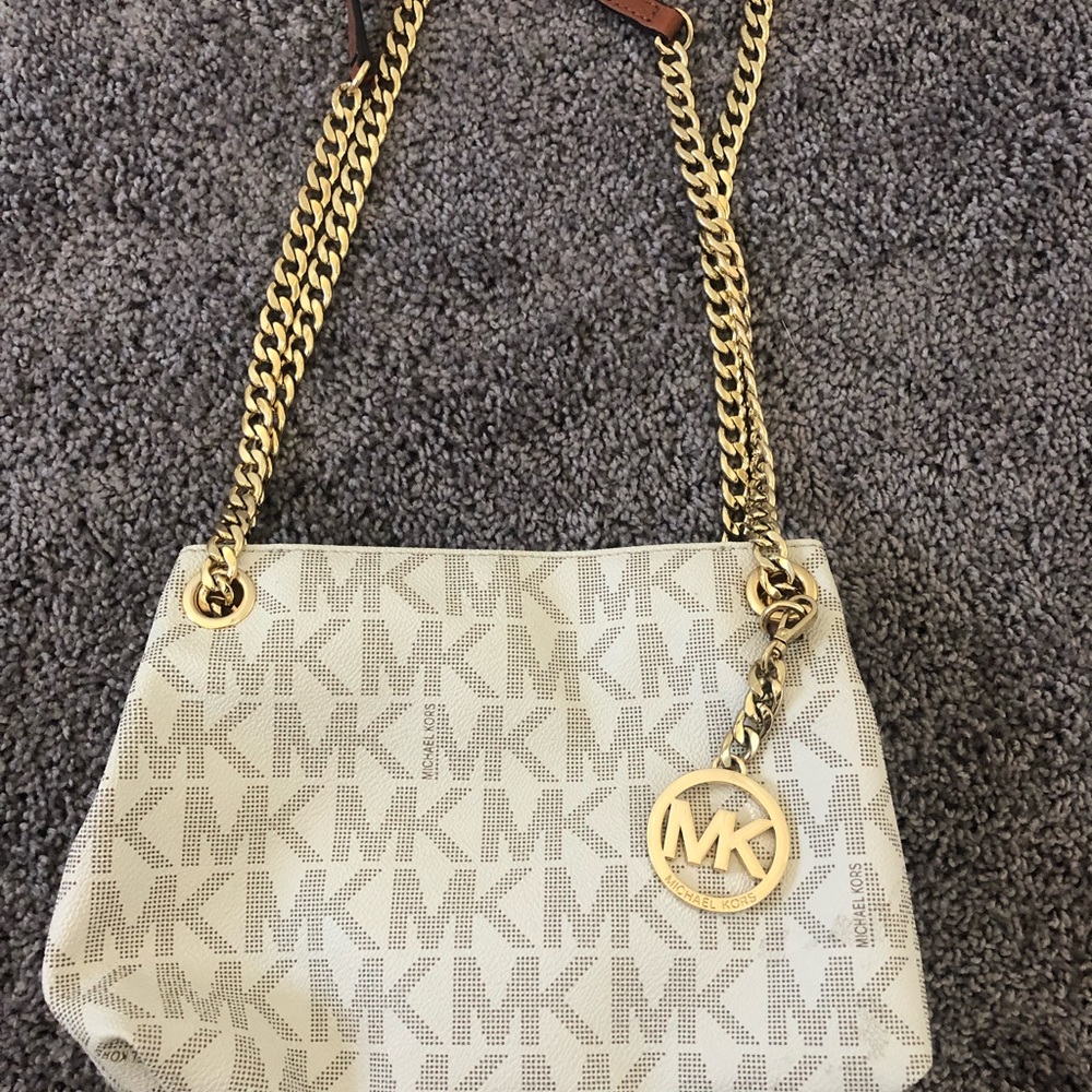 Michael Kors purse ... barely used!!!!